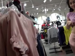 Sexo de triplet público small-minded shopping