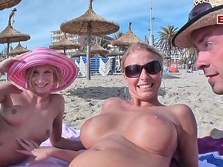 Anal remaja Jerman menjemput di pantai untuk threesome ffm