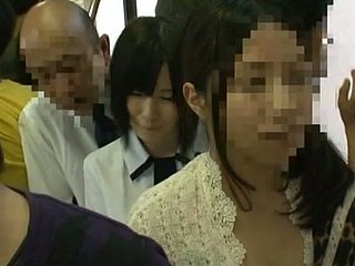Unnatural akcji i Upskirt Strzały w japońskiej autobusem