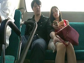 kurwa publicznego w autobusie sprawia Miyuki Yokoyama cum twarde