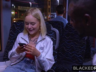 BLACKEDRAW Small-minded seu caminho para casa, ela tomou um desvio para alguns BBC